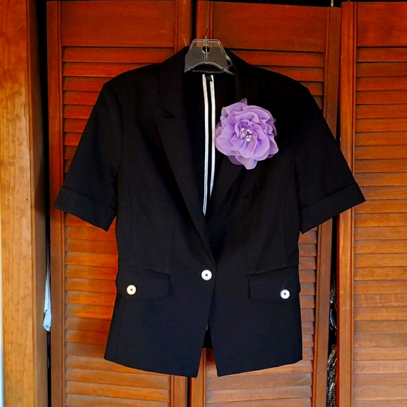 White House Black Market Jackets & Blazers - WHBM black short sleeve blazer size 4 FREE broach